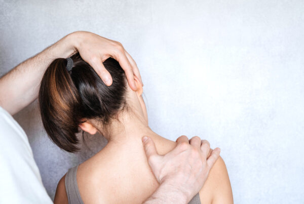 How to Cure Neck Pain Fast: 8 Way to Relieve Pain at Home